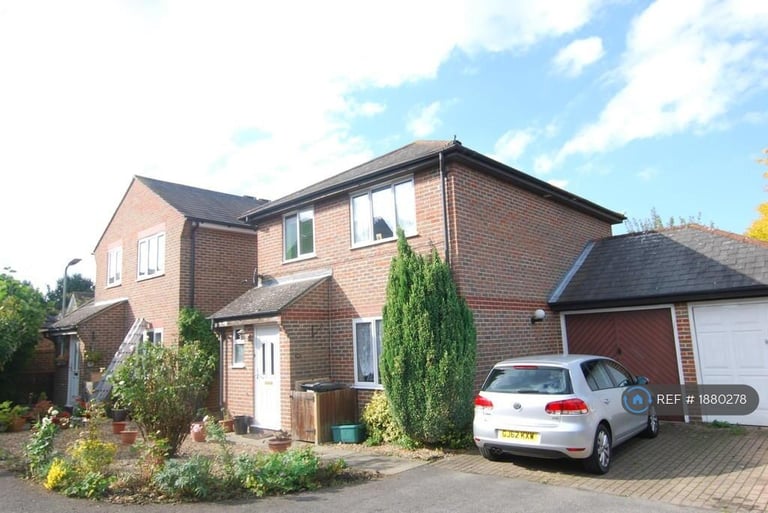 3 bedroom house in Douglas Road, Tonbridge, TN9 (3 bed) (#1880278)