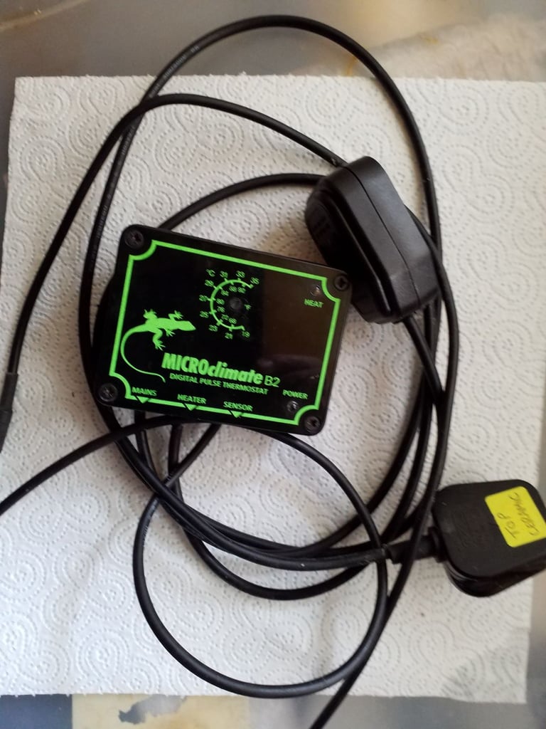 MICROCLIMATE B2 THERMOSTAT.  EXCELLENT CONDITION 