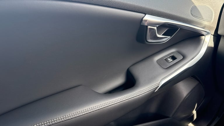 2019 Volvo V40 1.5 T3 R-Design Edition Hatchback 5dr Petrol Auto Euro 6 (s/s) (152 ps) Hatchback ...