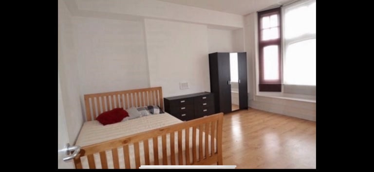 Extra Large Double Rooms at North Finchley High Road 