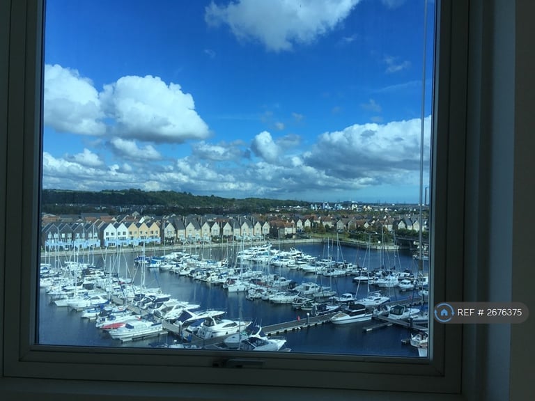 2 bedroom flat in Marina Point West, Chatham, ME4 (2 bed) (#2676375)