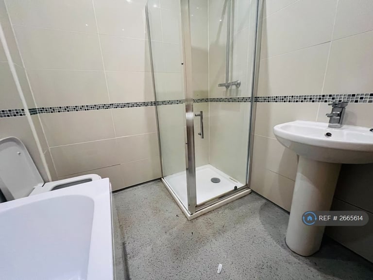 1 bedroom flat in Richardshaw Lane, Pudsey, LS28 (1 bed) (#2665614)