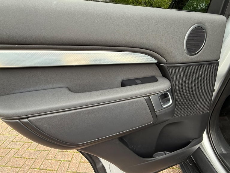 2020 Land Rover Discovery 3.0 SD6 Landmark Edition 5dr Auto ESTATE DIESEL Automatic