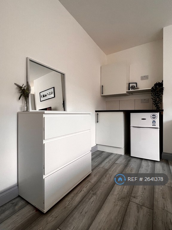 1 bedroom in Warwick Street, Leicester, LE3 (#2641378)