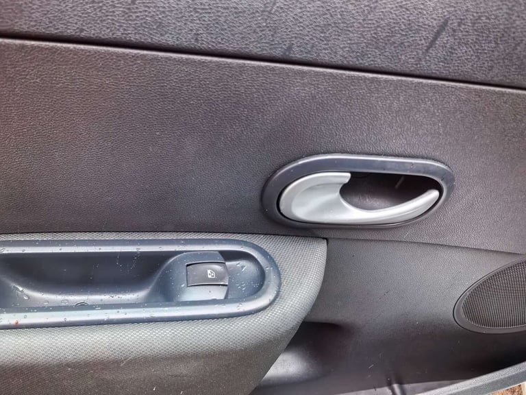 2009 Renault Clio 1.1 Clio Expression 16v 5dr Hatchback Petrol Manual