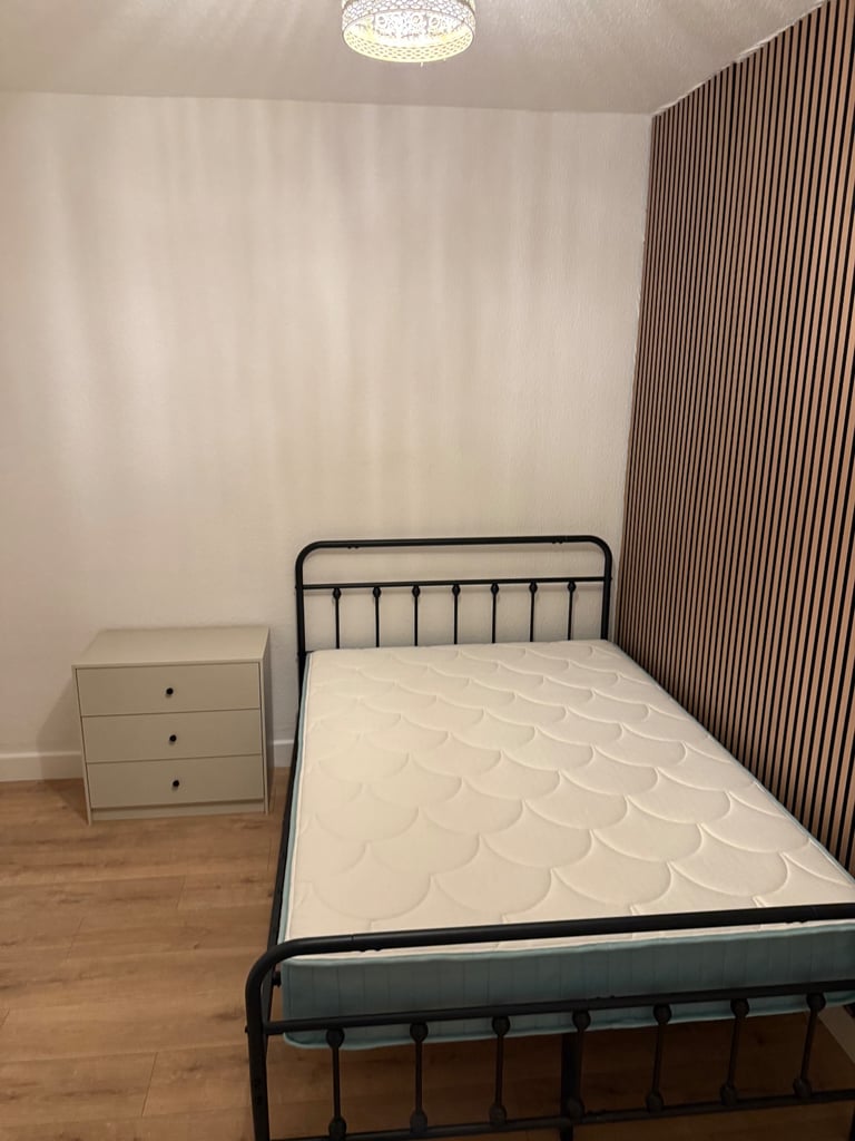 Large double room to rent stapleford 