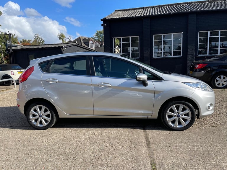FORD FIESTA 1.4 Zetec 5dr 2011