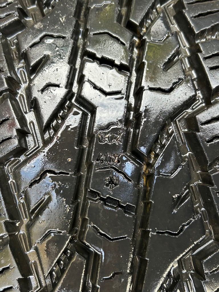 Nokian 275 / 70 / 17 tyres