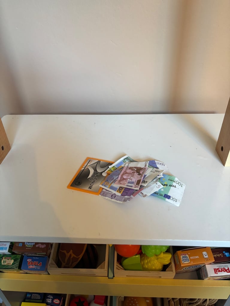 Toy shop and trolley with accessories 
