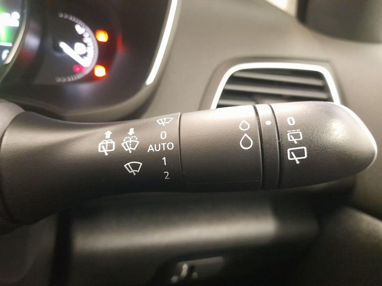 2017 Renault Megane 1.6 dCi Dynamique Nav Hatchback 5dr Diesel Manual Euro 6 (s/s) (130 ps) ++ HA...