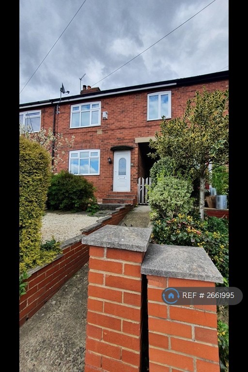 3 bedroom house in Blue Hill Crescent, Leeds, LS12 (3 bed) (#2661995)