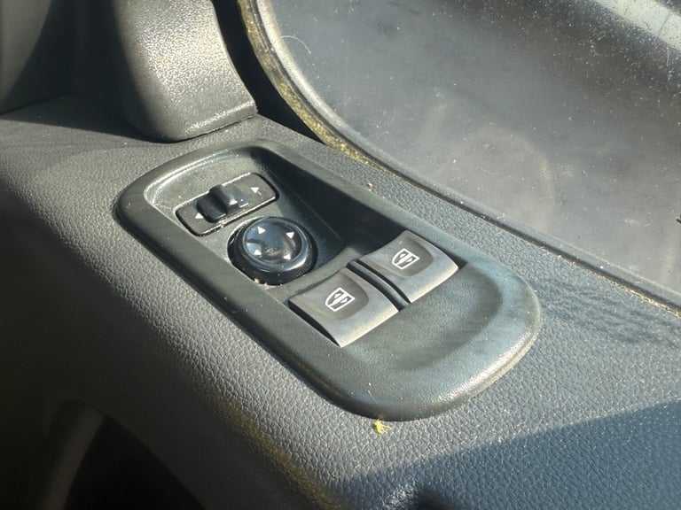 2020 VAUXHALL MOVANO 2.3L DIESEL SILVER MANUAL 9 SEATER CREW COMBI VAN - 97K