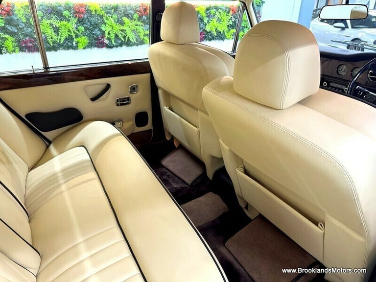 Rolls-Royce Silver Shadow Silver Shadow 6.8 II 4dr [RARE EXAMPLE]