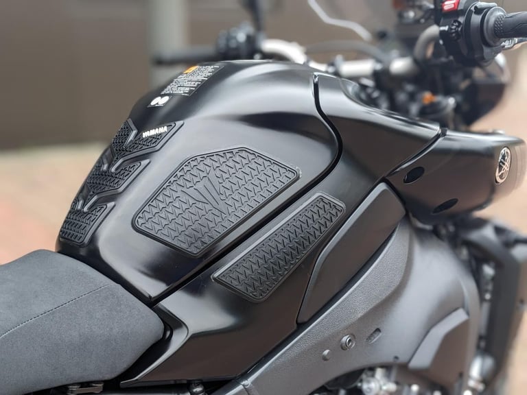 YAMAHA MT-10 2022 - TECH BLACK - AKRAPOVIC - RECENT TYRES - 5 SERVICE ENTRIES