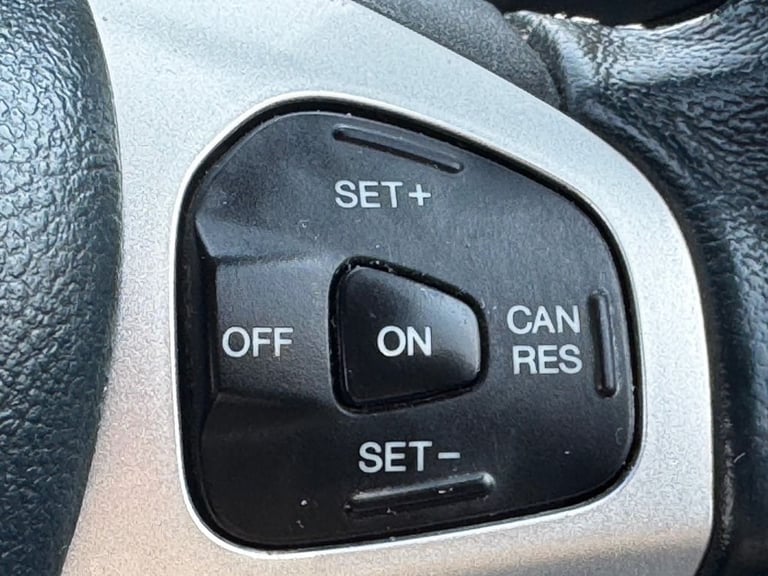 2009 Ford Fiesta 1.6 TDCi Titanium Hatchback 3 Door Squeeze Metallic Diesel Manual (110 g/km Hatc...