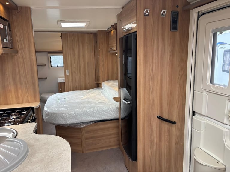 2017 BAILEY PEGASUS BRINDISI, 4 BERTH WITH ISLAND BED, NEW MATTRESS