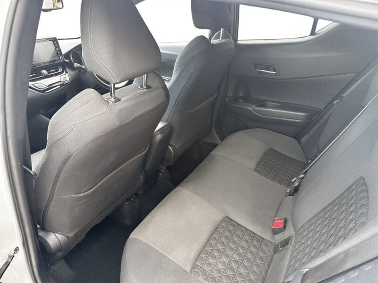 2022 Toyota C-HR VVT-h Design SUV HYBRID Automatic