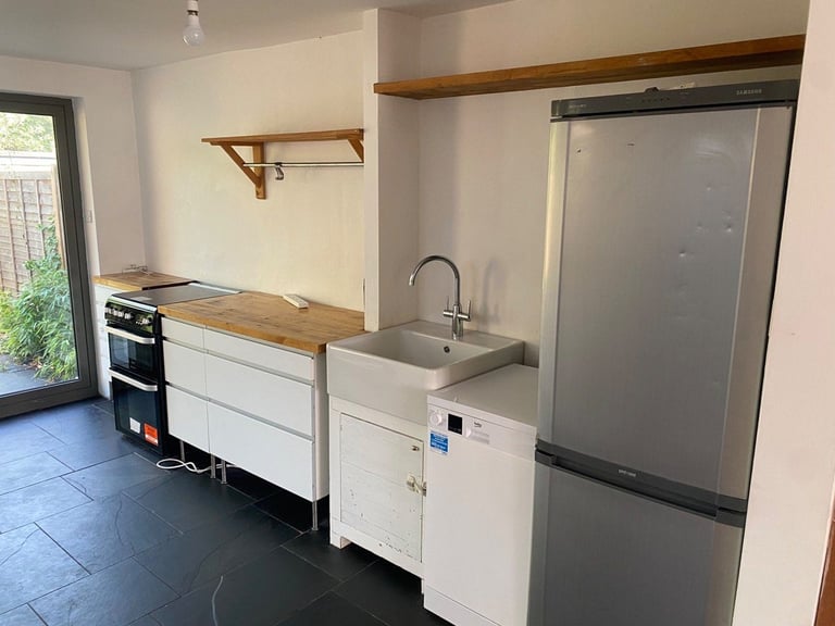 3 bedroom period house in CB1, £2100p/m