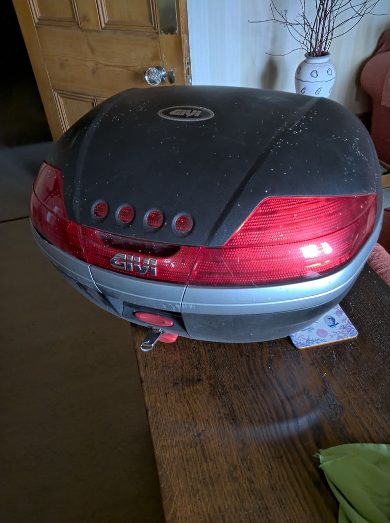image for Givi V46 top box