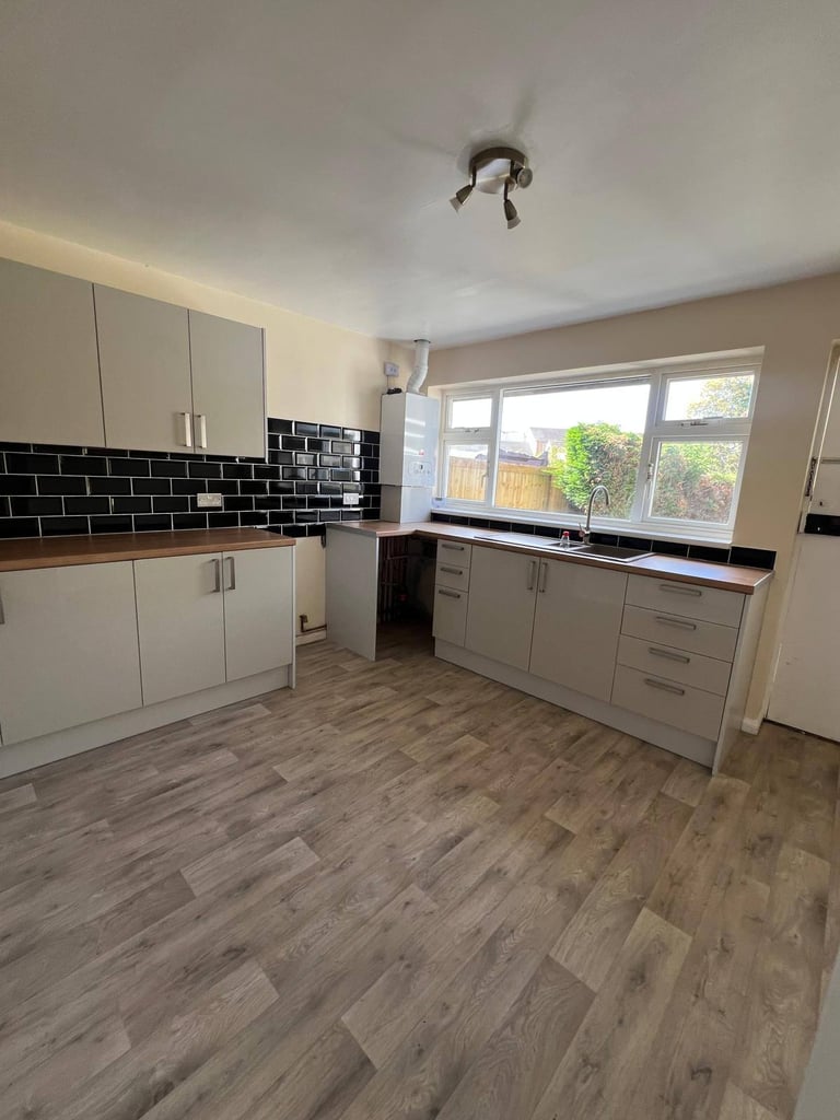 3 Bedroom Dormer bungalow to rent in WF16 - Ready to view now 