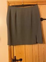 Smart Ladies Skirt in Dog Tooth Check. Size 18