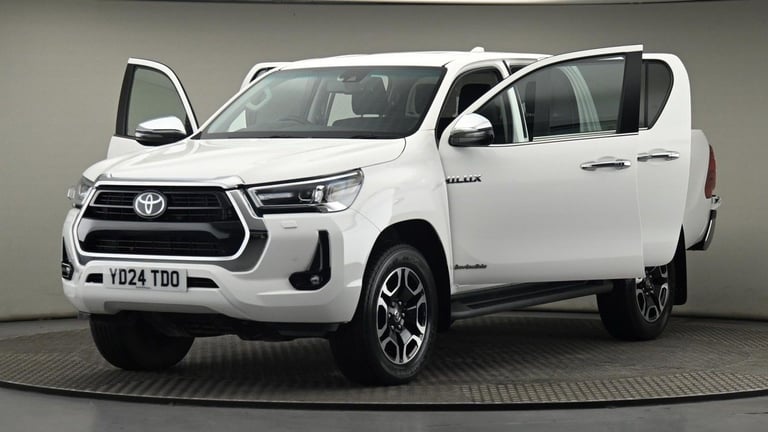 2024 Toyota Hilux 2.8 D-4D Invincible Pickup Double Cab 4dr Diesel Auto 4WD Euro 6 (s/s) (204 Pic...