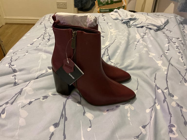 New ladies burgundy boots