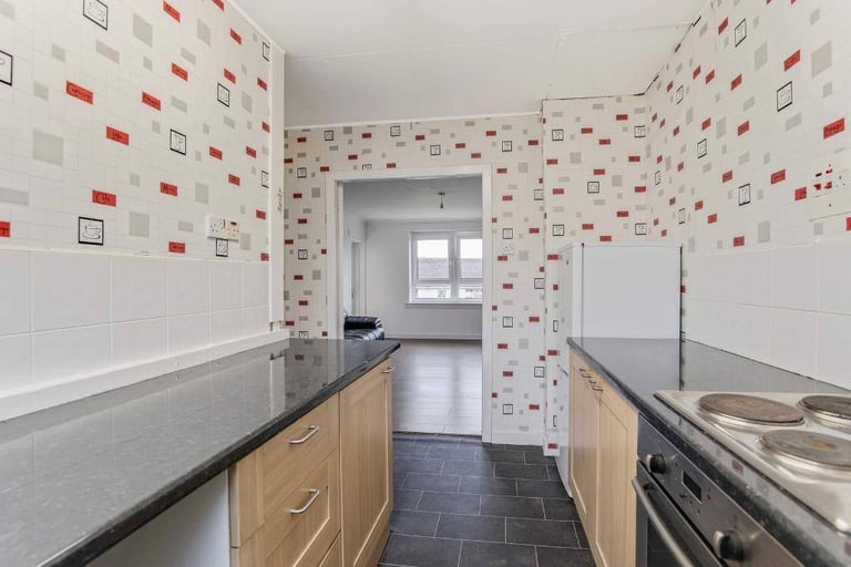 A rarely available  2 bedrooms flat with BIG ROOMS, BALCONY and NICE GARDEN VIEW