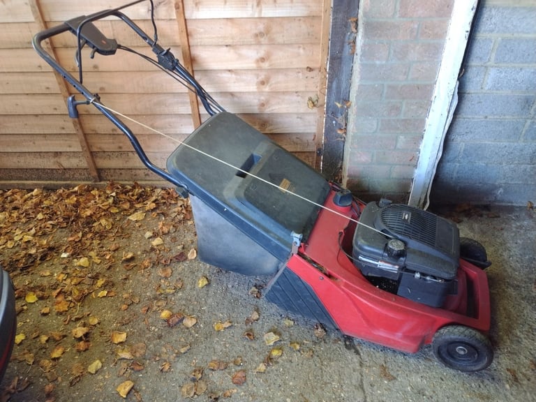 Petrol rotary lawnmower with grass box 4 stroke engine with height adjustment vgc gwo 