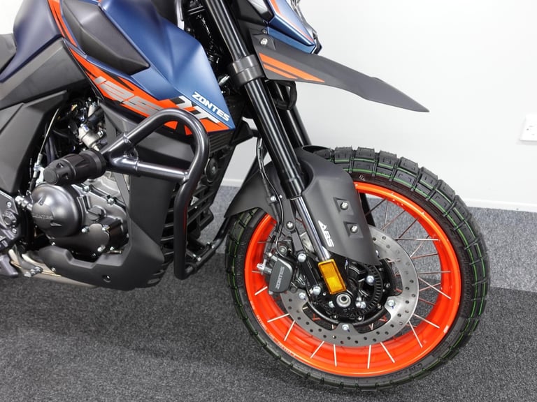 Zontes ZT125-U1 LCD. Stunning Hypermotard 125cc. Keyless & More!
