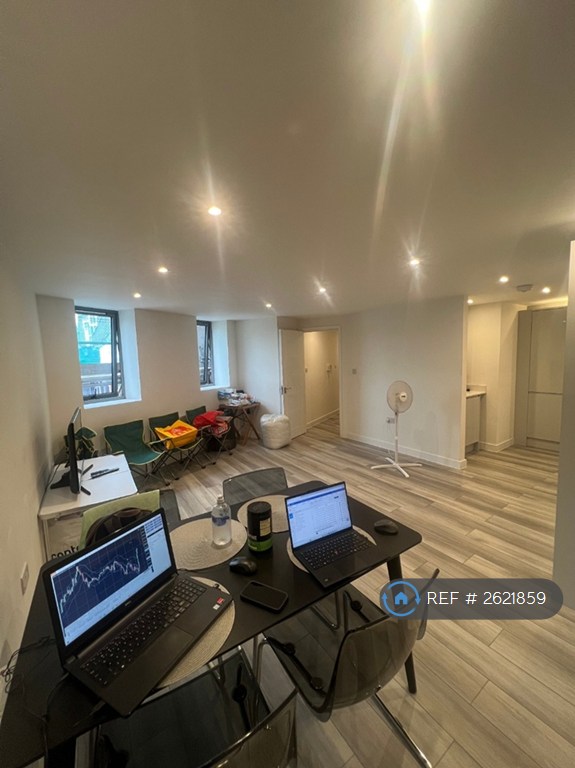 image for 2 bedroom flat in West Green Road, London, N15 (2 bed) (#2621859)