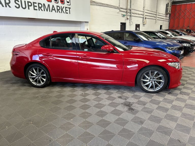 2018 Alfa Romeo Giulia 2.0T Veloce Saloon 4dr Petrol Auto Euro 6 (s/s) (280 ps) Saloon Petrol Aut...