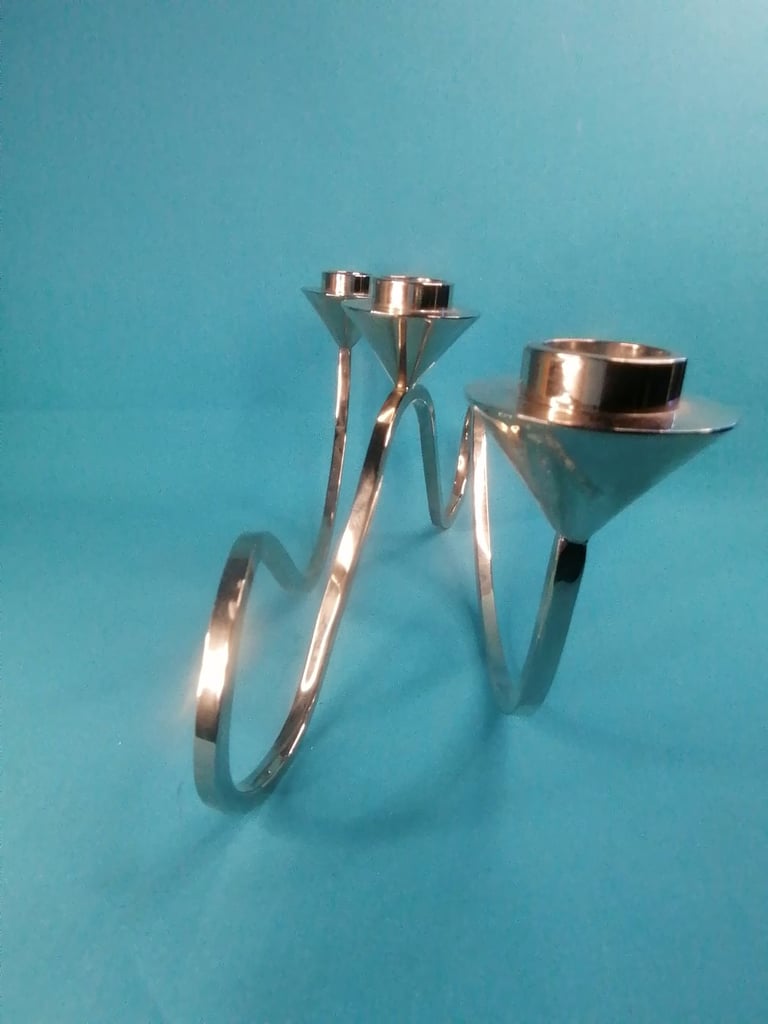 10-inch length and 5,3inch height. Triple Candle Holder In Chrome Metal 1980. 