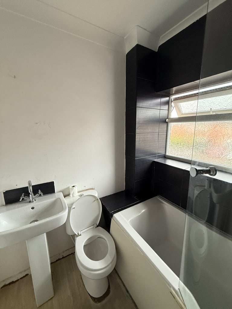 3 bedroom property for sale, excellent location, family home, with furniture, £1650