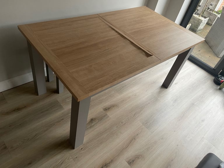 6 to 10 Seater Extending Dining Table
