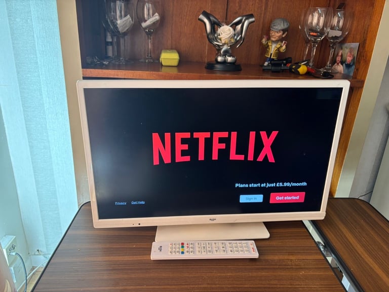 image for Bush 24 inch smart tv