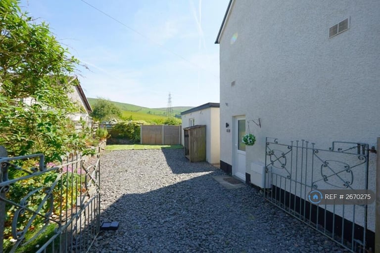 2 bedroom house in School Road, Kirkby-In-Furness, LA17 (2 bed) (#2670275)