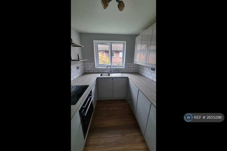 2 bedroom flat in Bury New Road, Manchester, M25 (2 bed) (#2655298)