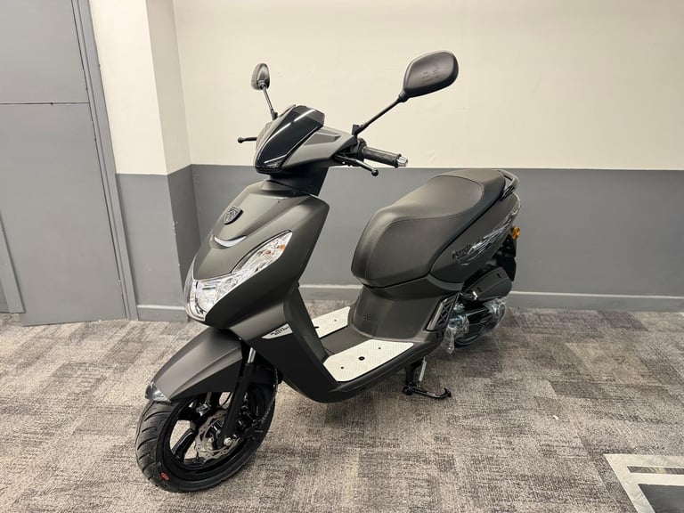BRAND NEW PEUGEOT KISBEE 50 BLACK EDITION 50cc MOPED 2 YEAR WARRANTY+ DELIVERY
