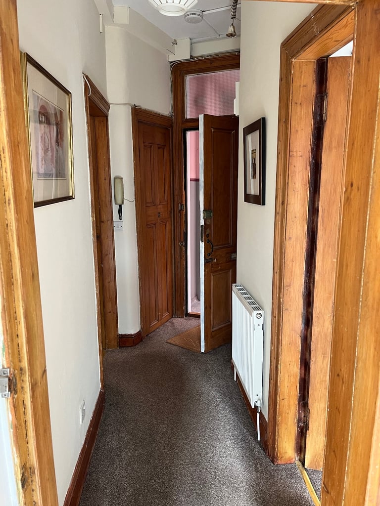 Cosy, snug, 1-bedrmd flat, overlooking the tranquil waters of the canal