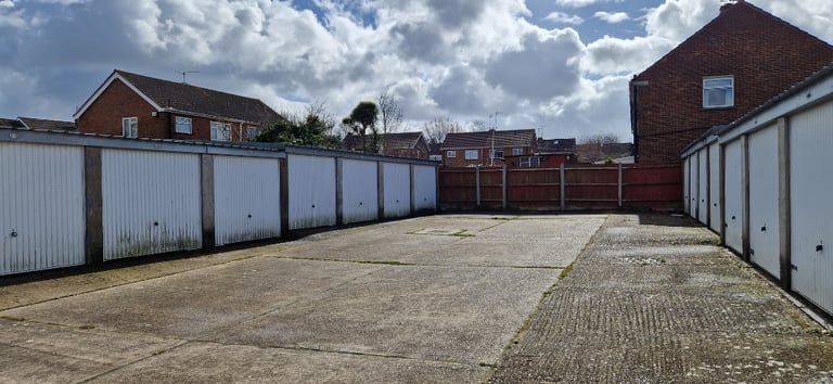 Garage/Parking/Storage to rent: Winchester Way (r/o 5) Rainham, Gillingham Kent, ME8 8DD