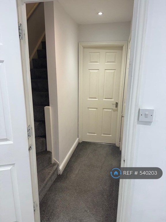 2 bedroom flat in Regent, Kettring, NN16 (2 bed) (#540203)