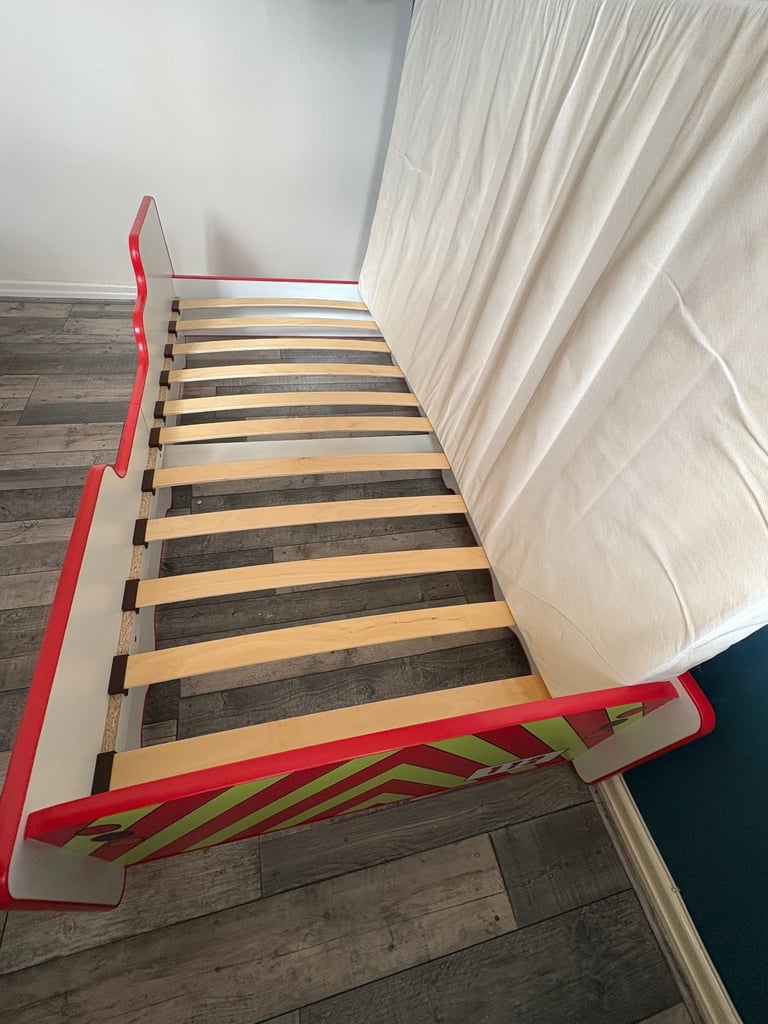 Fire engine toddler bed