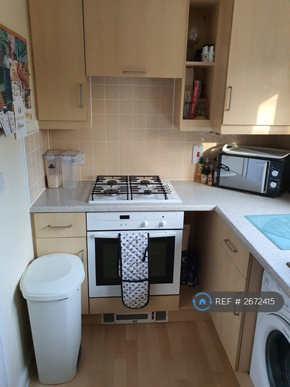 2 bedroom flat in Whitworth House, Newport, NP20 (2 bed) (#2672415)