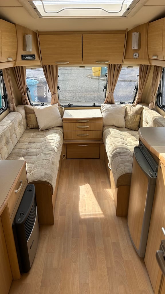 Swift Abbey Vogue 460 2006 - 2 Berth Caravan with Motor Mover