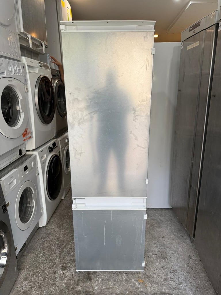 image for Siemens Integrated Fridge Freezer With Free Delivery N Warranty 