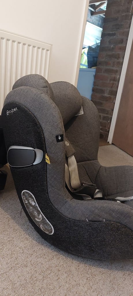 image for Cybex Car Seat and Isofix Base 