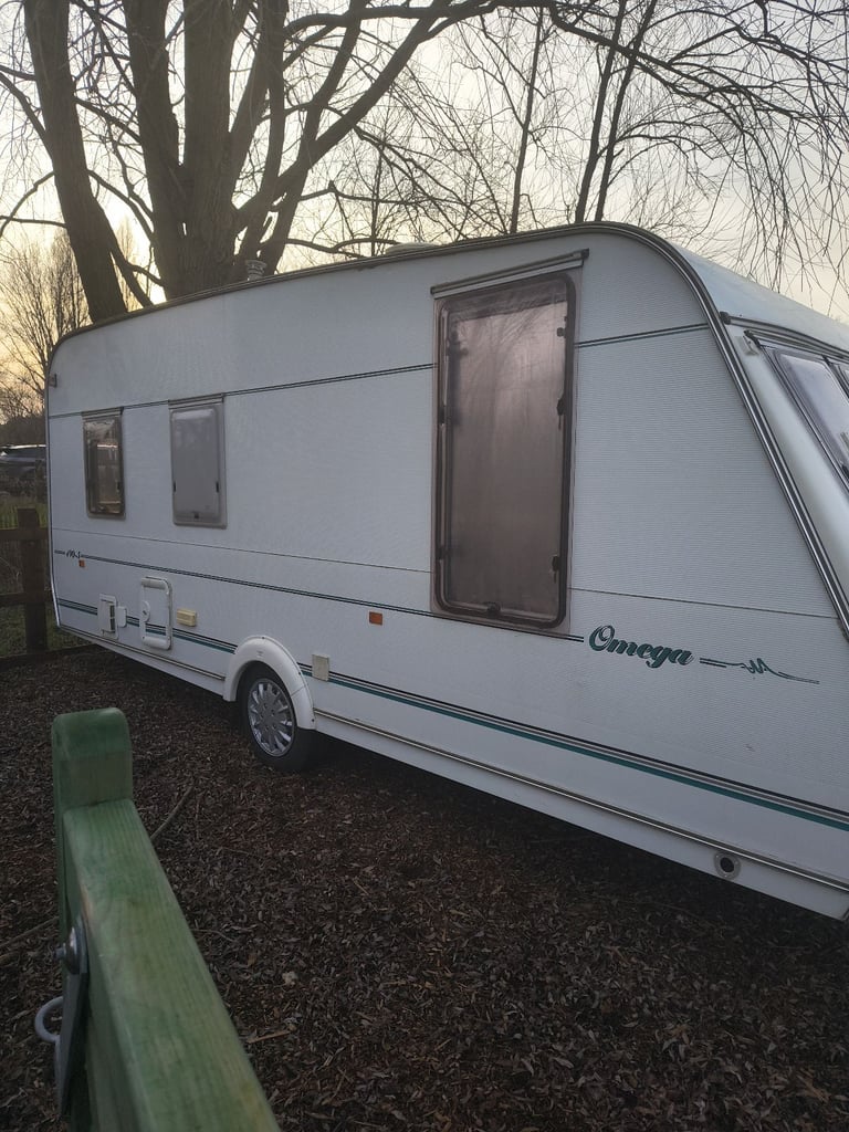 Caravan Omega compass 490-5/with full awning
