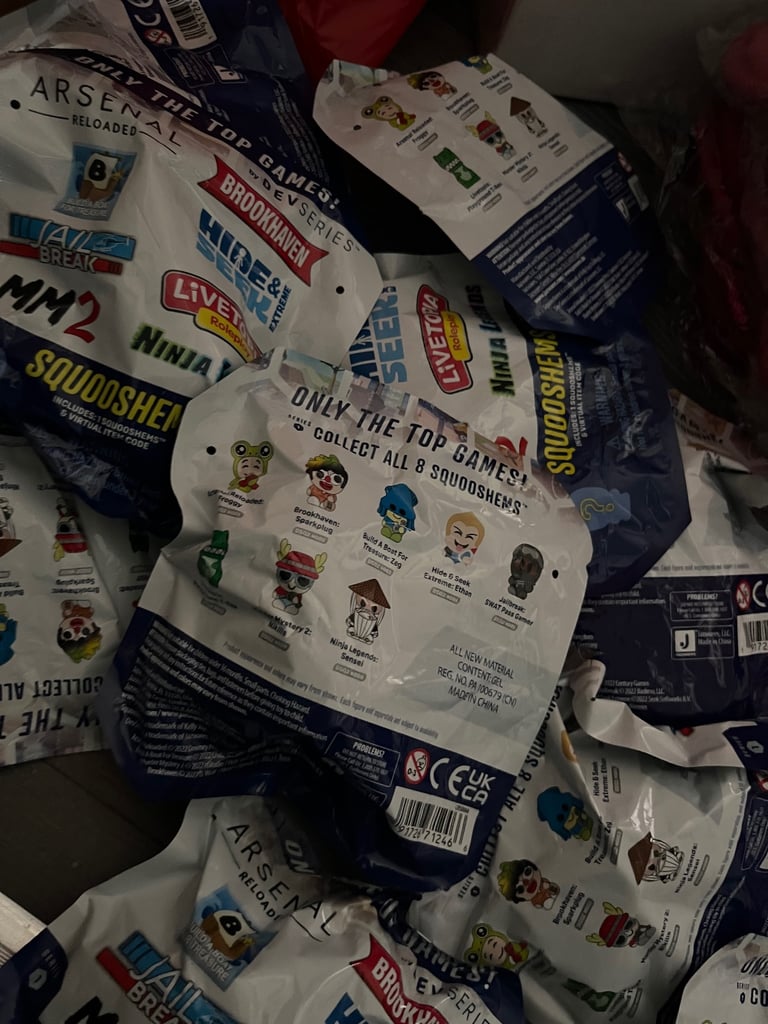 Wholesale bundle x10 - squooshems blind bag - toy lucky bags - games football Roblox