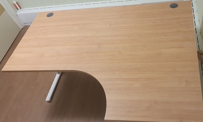 Corner Office Desk – Beech Finish, C-Leg Ergonomic – Right-Handed (1 of 2)